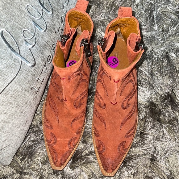 Sacha Primrose Shortie Frye Booties - Picture 3 of 11